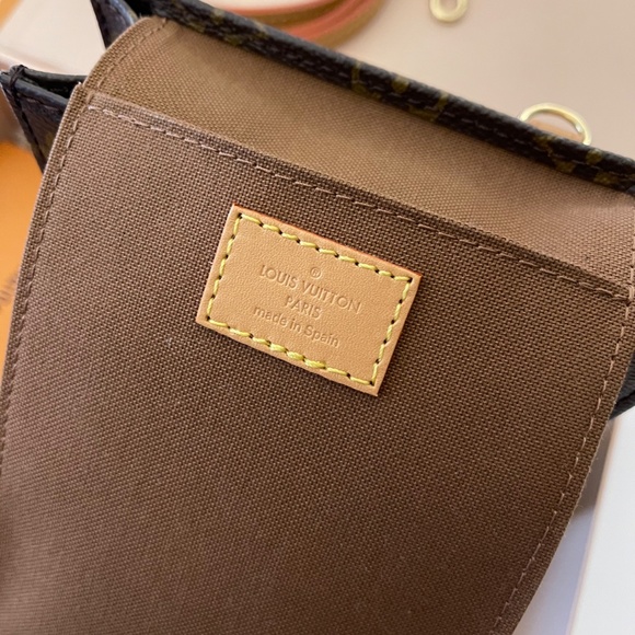 Louis Vuitton Petit Sac Plat - Picture 4 of 7